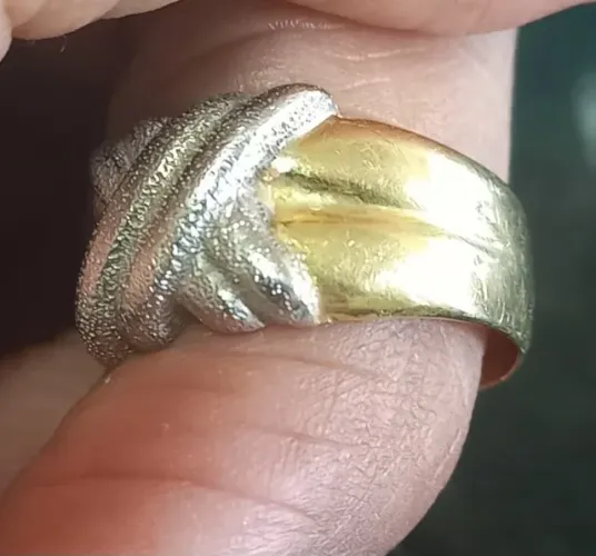 Vende-se Anel em ouro branco e amarelo 