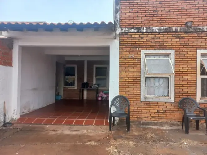 Casa Ampla c/ Suíte e Quintal (325m²) - Oportunidade V. Ribeiro