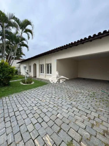 Casa com 3 quartos à venda, 302 m² por R$ 1.500.000 - Vila Paraíba - Guaratinguetá/SP