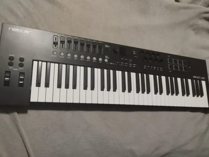 Teclado controlador Necktar impact 61 teclas 