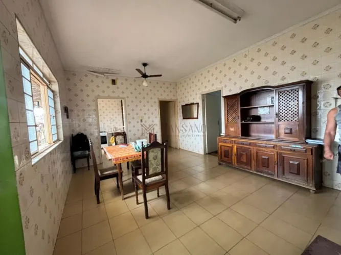 Casa para aluguel com 250 m² e 4 quartos em Centro, Bauru - SP