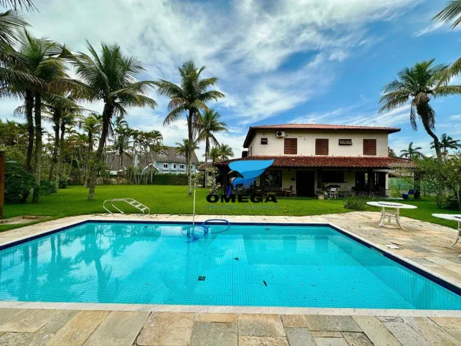 Casa à venda em Condomínio Jardim Acapulco no Guarujá | Omega Imóveis