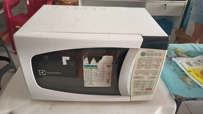 Micro-ondas Electrolux funcionando perfeitamente sem nenhum problema