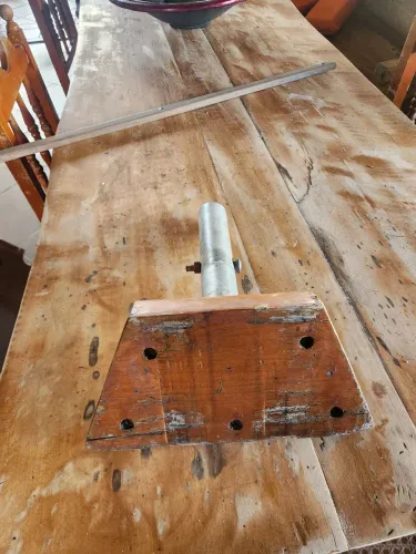 Suporte para motor de popa até 10 HP em alumínio e madeira