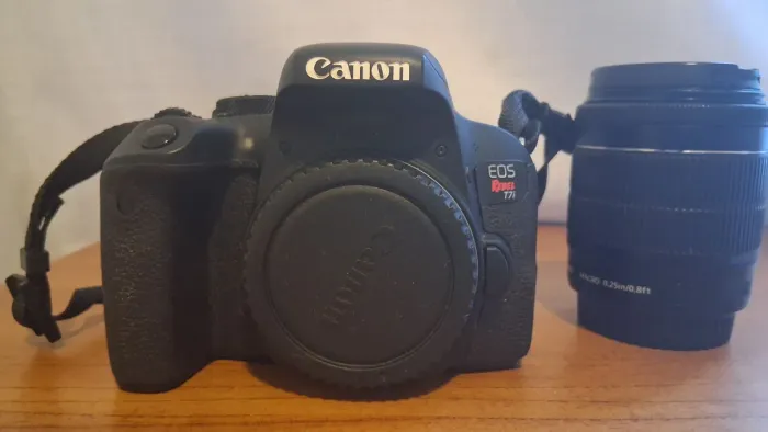 Câmera Canon EOS Rebel T7i