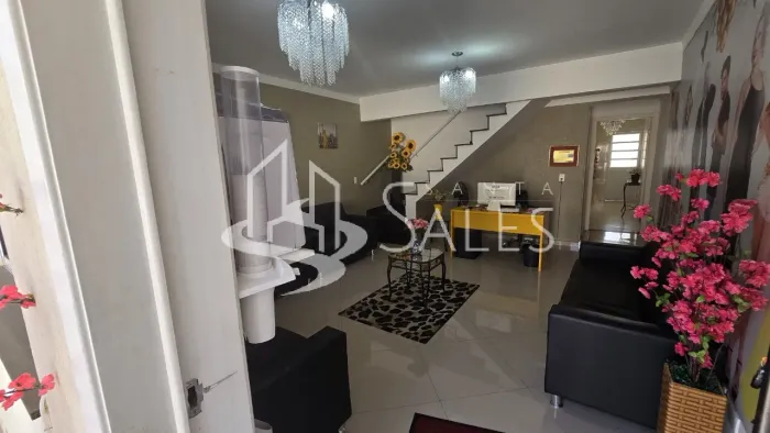 Casa comercial de alto padrão em São Paulo-SP com 3 quartos, 3 suítes e 244m² de área. Ven