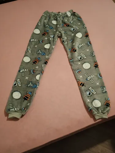Pijamas seminovos tecido plush- Infanti masculino, usado somente uma vez. Duas por 150,00