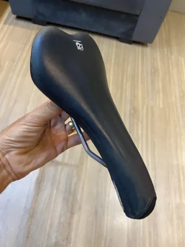 Rf058 - Selim Banco Para Bicicleta MTB Speed Preto Confortavel Usado Com Sinais De Uso