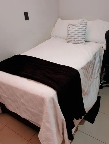 Vendo Cama Box Viuvão/Solteirao com Auxiliar