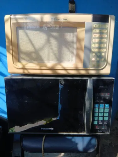 Vendo 2 microondas/ retirada de peças/ Léia a Descrição