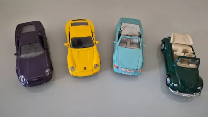 Lote Miniaturas de Carros 1/38 e 1/40 Maisto
