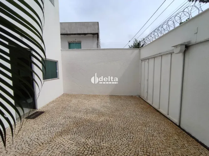 Casa residencial semi-mobiliada com 2 suítes disponível para locação no bairro Jardim Inco
