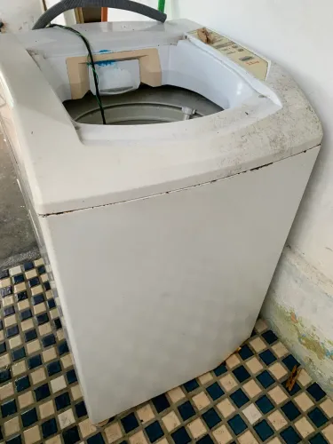 Máquina de lavar 11 kl pra vender ligeiro leia a descrição