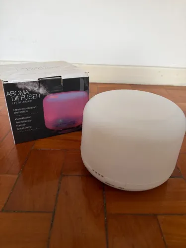 Difusor de Aromas Ultrassônico com LED Colorido e Umidificador de Ar - Nunca usado