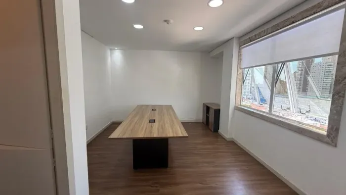 Locação comercial - Sala semi-mobiliada e climatizada com 40m² - Itajaí