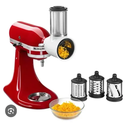Vendo Batedeira Kitchenaid com acessórios para ralar e cortar.
