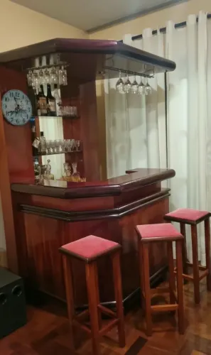 Bar Residencial em Madeira feito em 1992 excelente estado