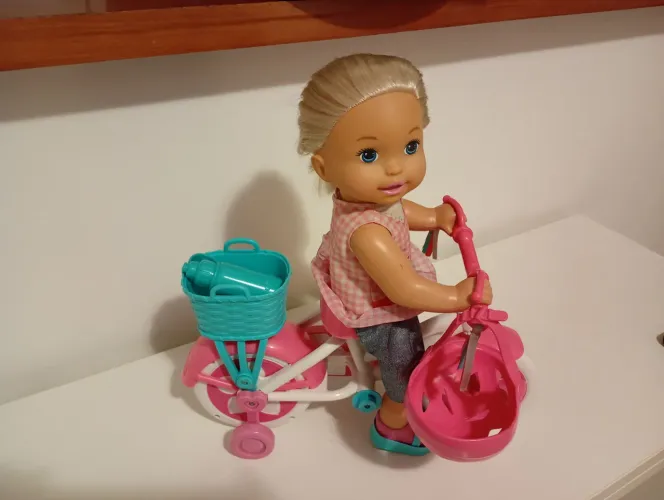 Boneca Little Mommy com bicicleta