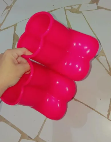 Vendo 2 botinhas para botar conchas ou enfeita mesa de aniversário 