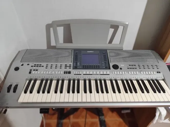 Teclado Yamaha PSR S700