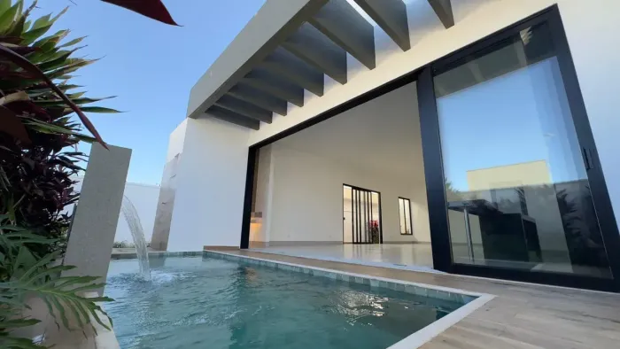 Casa de 4 suítes com piscina em condomínio fechado