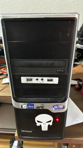 Computador de mesa pronto pra uso!