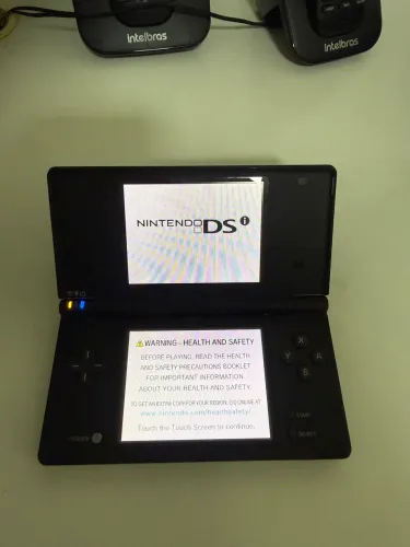 Nintendo DSi com case e 5 jogos