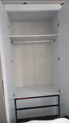 Guarda-roupa branco 2 portas