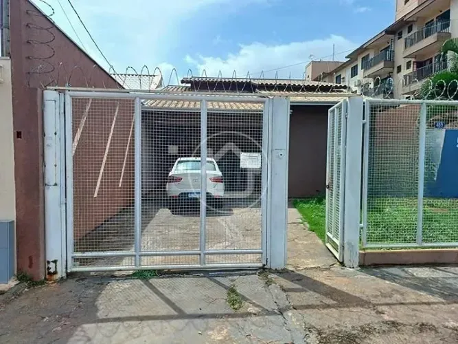CASA COM 2 DORMITÓRIOS VL BANDEIRANTES