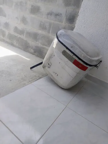 Baú 95 litros de fibra ferragem para Bros