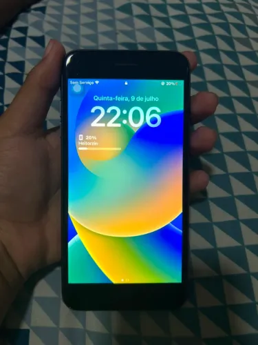 ? iPhone 8 Plus 64GB - R$ 800