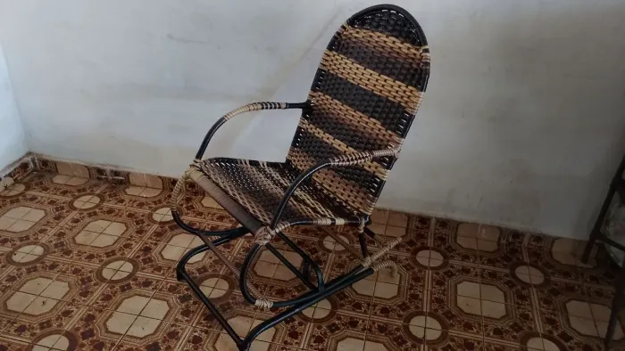 Cadeirabde balanço de vime sintético 