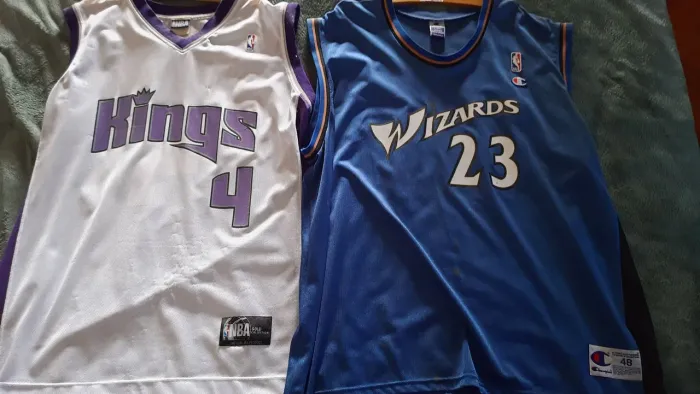 Vendo camisetas da nba originais por 120 reais cada ...
