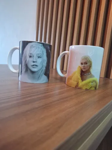 Duas Canecas Christina Aguilera - álbum Liberation.