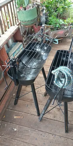 Churrasqueira e fogareiro de todos os tamanhos aceita cartão e Pix fasso entrega 120 reai