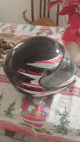 Capacete semi novo