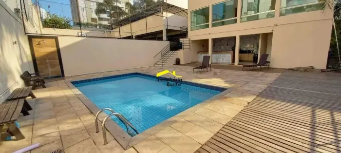 Prédio com portaria e lazer no Buritis
