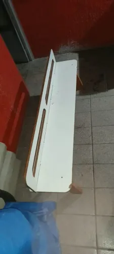 ? Banco de Madeira - Branco com Detalhes em Madeira Clara