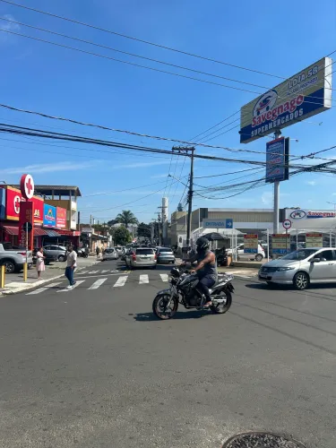 Meio lote comercial (ao lodo do supermercado savegnado)