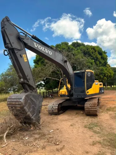 Escavadeira a venda no parcelamento