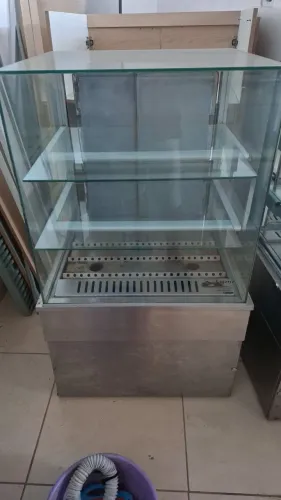 Vitrine lujone quete, fria e natural