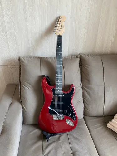 Guitarra marca konig nova