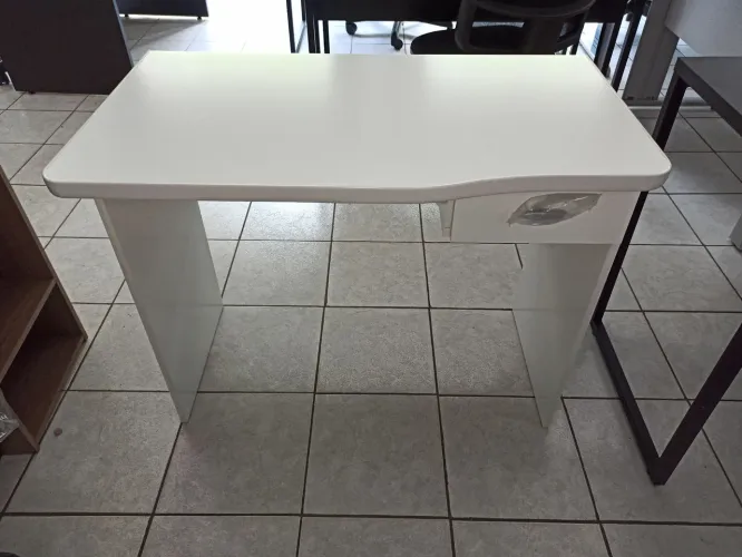 Mesa para escritório com gaveta