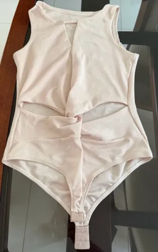 body feminino nude com decote, tamanho M