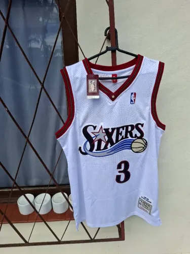 Camisa de Basquete Mitchell & Ness Allen Iverson 76ers branca