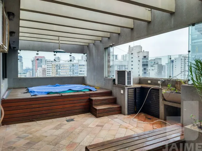 Apartamento cobertura com 02 dormitórios, 03 vagas em Perdizes.