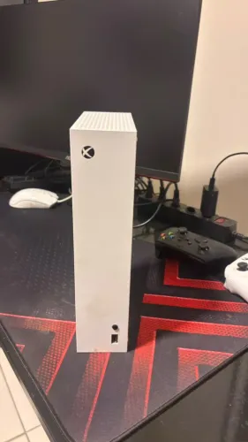 Xbox Series S - DOIS CONTROLES ORIGINAIS - USADO - EM PERFEITO ESTADO