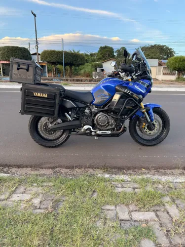 Moto extremamente conservada.