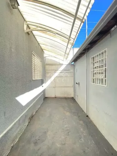 Aluga-se residência no Bairro Vila Aparecida