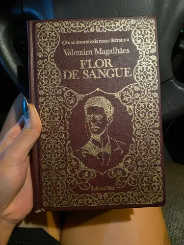 Livro Flor de sangue capa dura antigo romance Valentim Magalhães